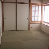 畳や襖を張り替えてキレイになった和室の写真